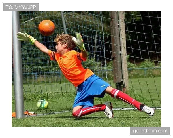 反常识型：获利于扑救球算犯规吗？足球规则如何界定守门员优势