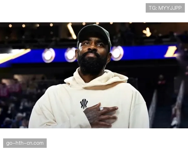 凯里·欧文逛街那套真是魔性，衣服像街坊亲切，手上的配饰直接把VIP拉满