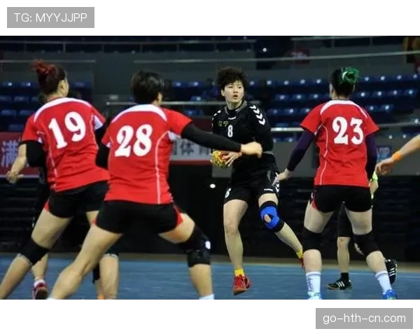 手球判罚判定要点：主动触球与手臂位置