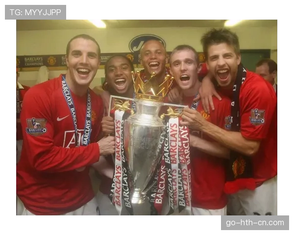 杰拉德·皮克带娃吃冰淇淋，路边停了三辆超跑像摆设，旁边大妈盯着直呼不科学